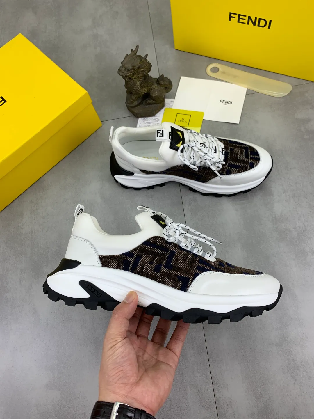 ​Men's shoes 💰P440 💰【New】Little monster 🆘 New FENDI 🕶️🕶️Simple routing effect, showing an elegant and cool driving shoe 🎬Using imported calfskin + first-layer pigskin lining🐂Excellent material🎬Detailed workmanship 🤗Comfortable foot feel➰➰. ​Pair it with any outfit to show your taste and temperament, low-key luxury ♻️Design ​simple and elegant ​noble and fashionable 🍃​Very loved and favored by trendy men 💓❤️Size: 38-44 (45 customized) 3️⃣ colors available